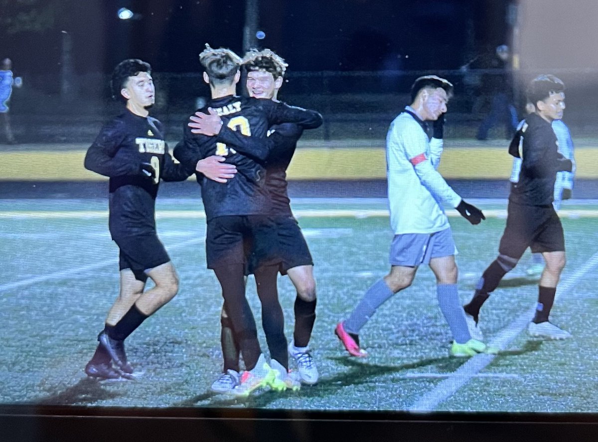 FINAL: Sealy 5 Hempstead 0. Per sources, the Tigers end their scoreless and winless steaks with emphasis to open play within District 20-4A. Pick up a <a href="/SealyNews/">The Sealy News</a> for the full scoop! #TXHSBSOC
