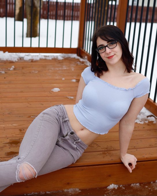 Winter can&rsquo;t stop me from taking pics outside ❄️ https://t.co/DtUNNPzDd0