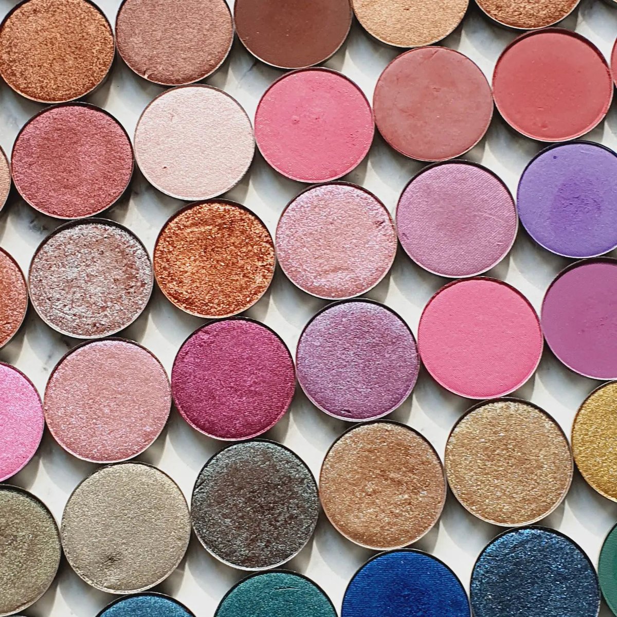 ColourPopCo's tweet photo. The ULTIMATE #ColourPopBYOP collection ๐๐ Raise your hand if you wish this was yours? ๐
Start your collection NOW on https://t.co/5C9dbszKrN and purchase singles for 30% off during our sitewide sale!!
IG | @mybeautyblog101
#colourpopcollection #colourpopme #crueltyfree https://t.co/FpuGuEOe3D
