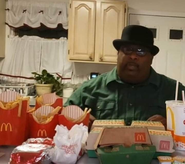 Cansei de ser fake, esse é o administrador responsável pela página.