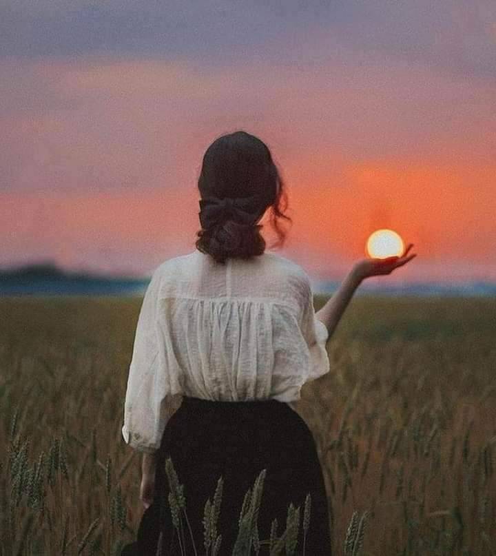 "Os olhos 
sempre pertencem 
à pessoa 
que os faz brilhar "

 Frida Kahlo