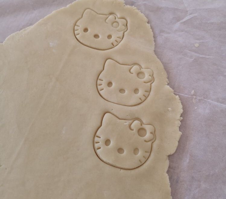 i want to bake hello kitty cookies now