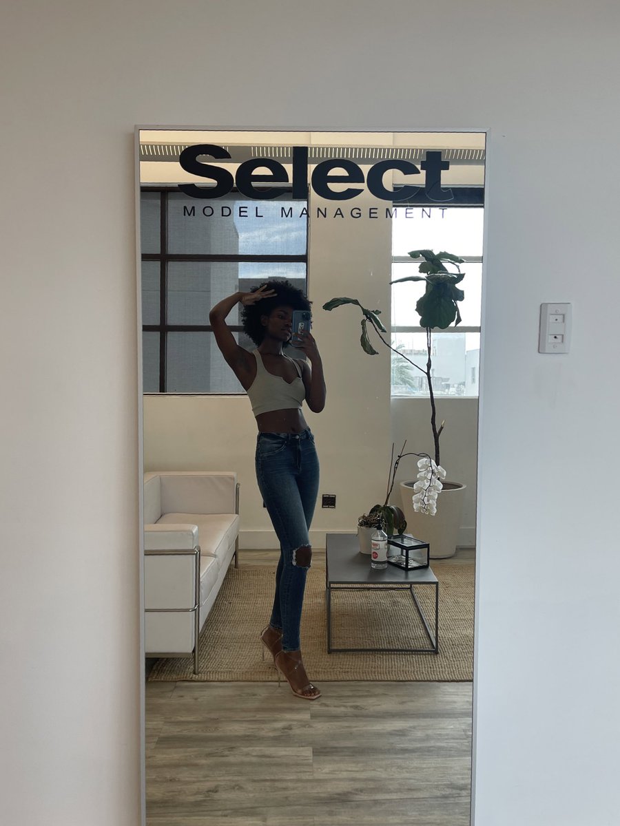 ThatsSoJayy_'s tweet photo. Oh yeah. I GOT SIGNED TO MY DREAM AGENCY YESTERDAY! https://t.co/4eorAEqL4v