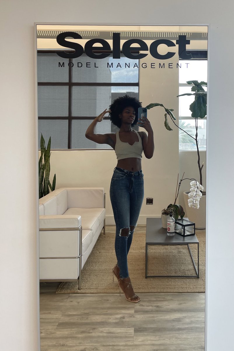 ThatsSoJayy_'s tweet photo. Oh yeah. I GOT SIGNED TO MY DREAM AGENCY YESTERDAY! https://t.co/4eorAEqL4v