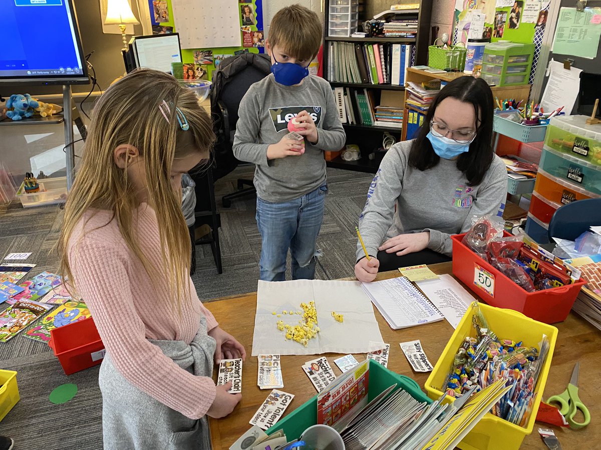 _rbrowning's tweet photo. We had a successful week!! Trading day, learning place value, and a great lesson from Mrs. Miller!! @NorthElem1 @MrsMillerSSW #IAMWashington https://t.co/uMn7q1ZqJJ