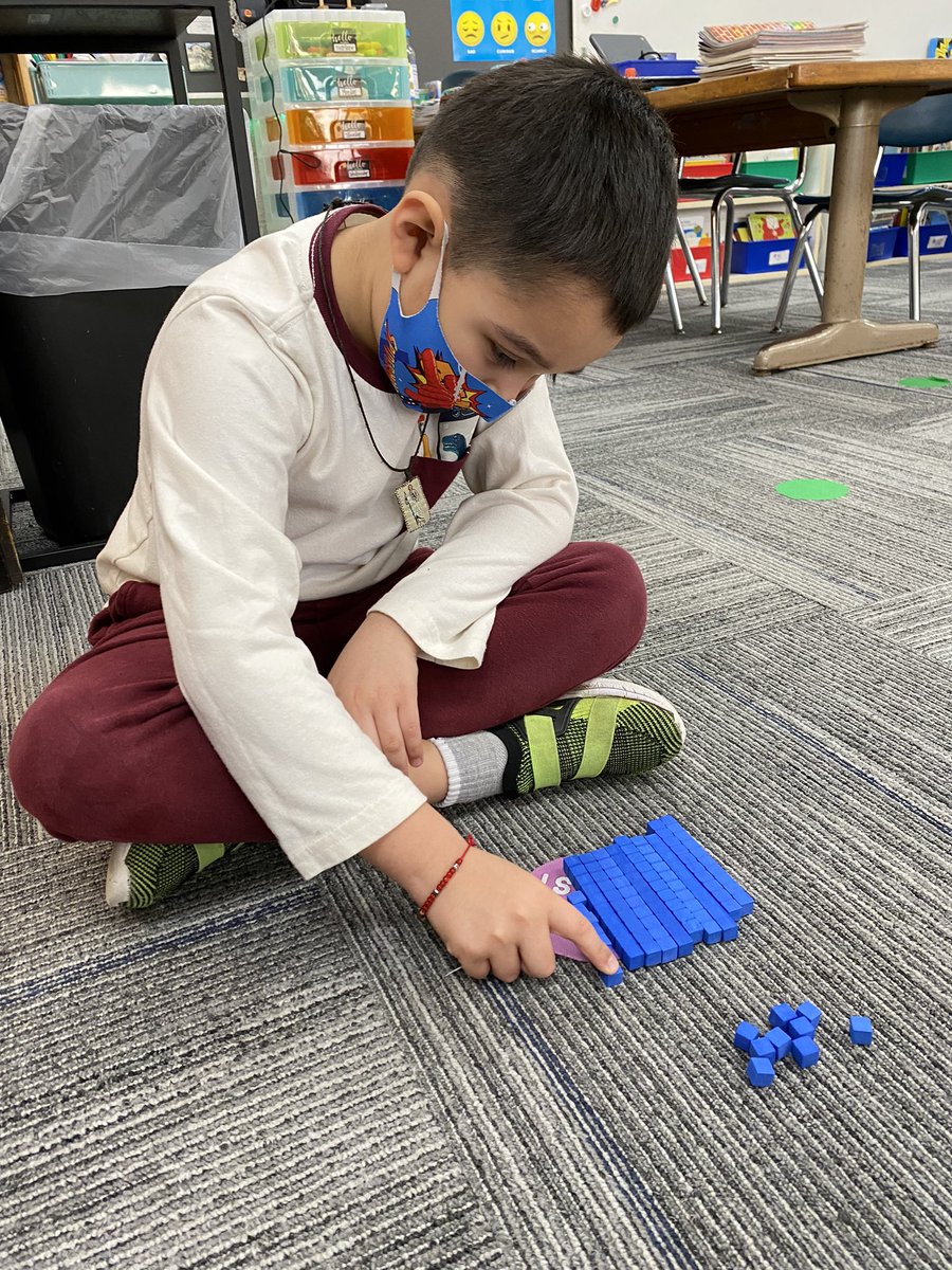 _rbrowning's tweet photo. We had a successful week!! Trading day, learning place value, and a great lesson from Mrs. Miller!! @NorthElem1 @MrsMillerSSW #IAMWashington https://t.co/uMn7q1ZqJJ