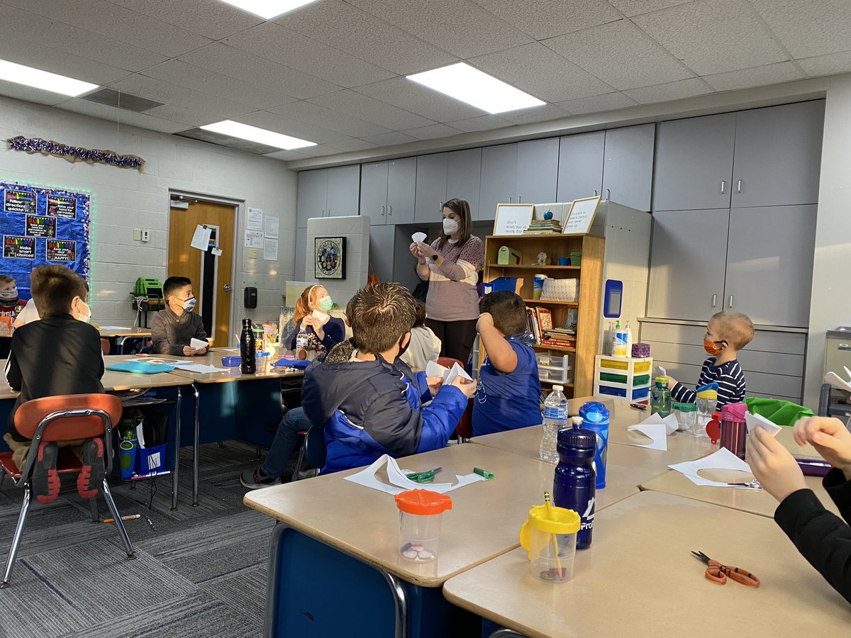 _rbrowning's tweet photo. We had a successful week!! Trading day, learning place value, and a great lesson from Mrs. Miller!! @NorthElem1 @MrsMillerSSW #IAMWashington https://t.co/uMn7q1ZqJJ