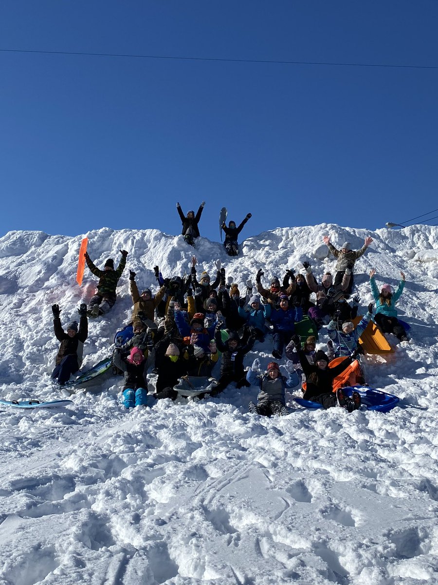 TheMrsMorrison's tweet photo. @JoelFisher19 and Mrs. Martin treated the 6th graders to some fun in the (chilly) sun today to reward their awesome behavior! #scsforward #wnyfuninthesun https://t.co/8gmbC1wWKp