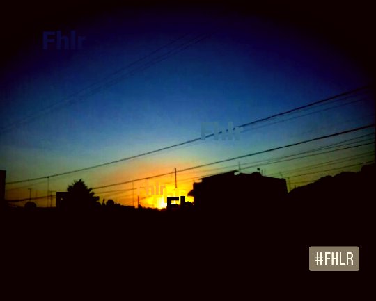 Luisfellr's tweet photo. #fhlr 
Veo el sol ocultarse y no puedo evitar pensarte.
Pensar en tu mirada que también de mi debe alejarse.
Te quiero a mi lado para nunca dejarte.
#frasesdeamor #frases #frasesmotivadoras #FelizViernes #frasesdefeli https://t.co/JrWao9NXPi