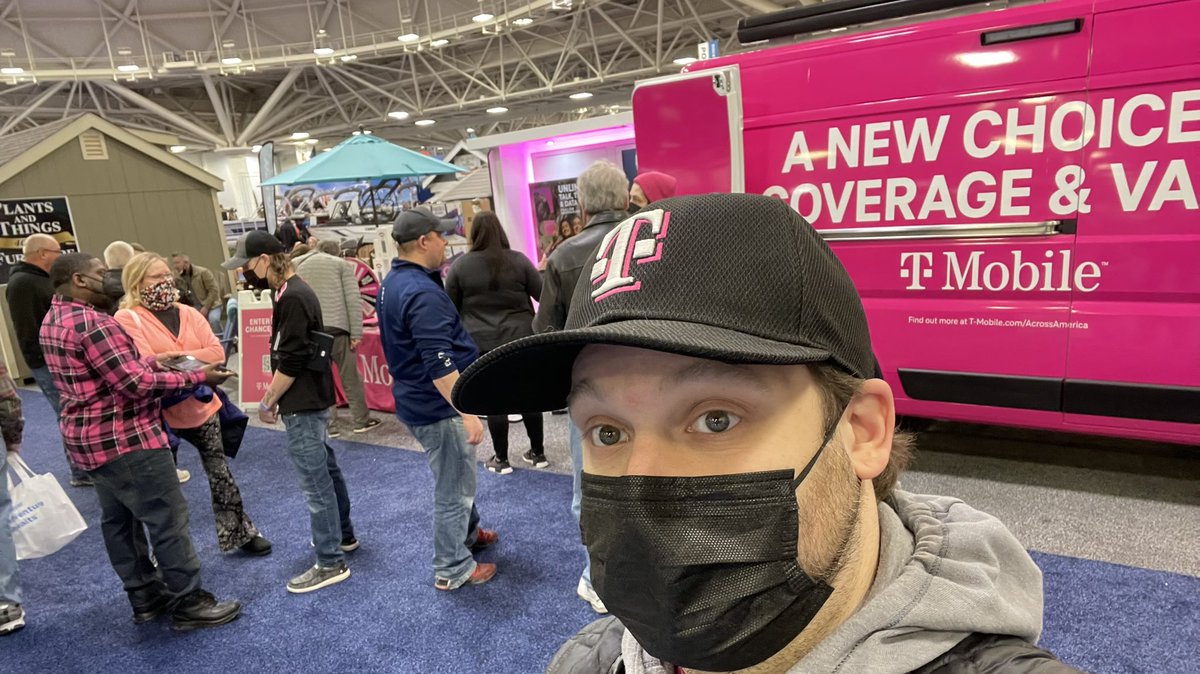 Awesome time visiting the @TMoTruck_SE_MN and @TMoTruckRuralMN teams at the Minneapolis Boat Show. Thank you, @EDsTruckStop for making the trip to blustery MN to join! #beepbeep