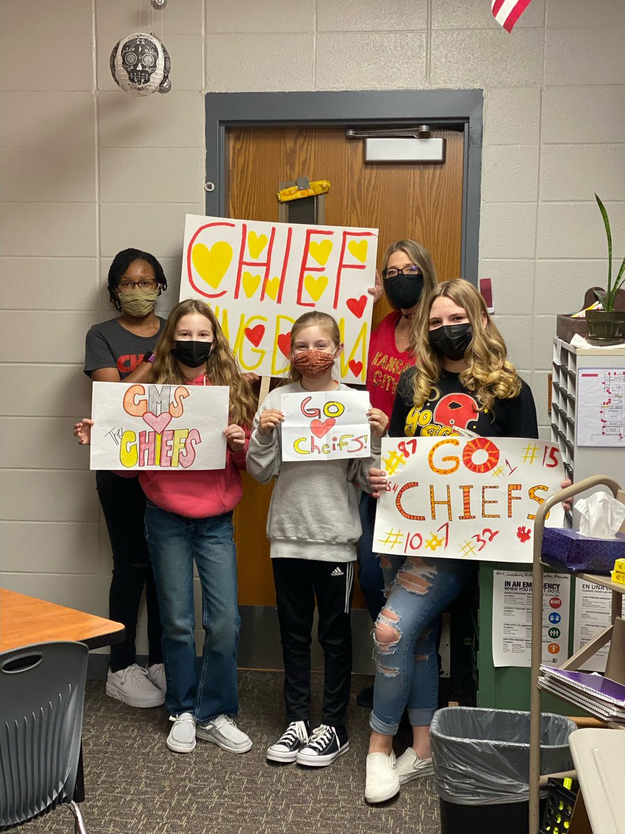 ClarkMSBraves's tweet photo. CMS loves the Chiefs and will be cheering the loudest on Sunday! #204bravespride #OneTeamOneVision #chiefs #chiefskingdom #nflplayoffs #kcchiefs #kingdomcrew https://t.co/rOmSzC81Sd