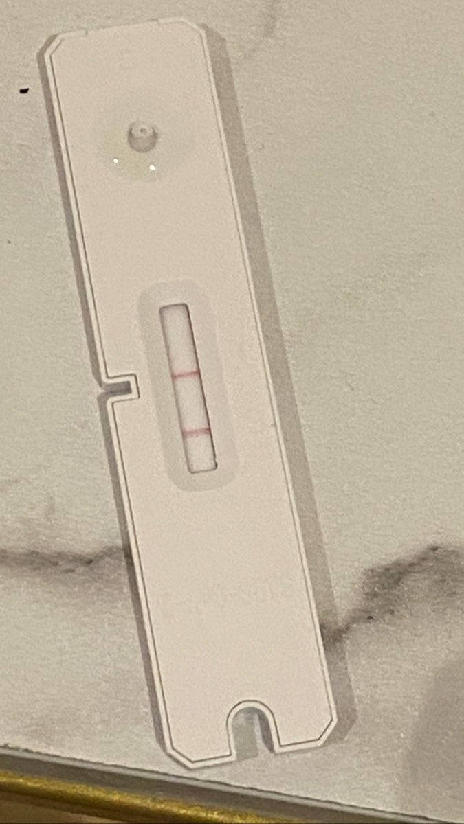 fragolaofficial's tweet photo. Raga sono positivo. Lo passo da solo. Sono uno che soffre di attacchi di panico e di ansia. 
Ho mille sintomi, tra cui quelli non troppo comuni, però vi giuro che il fatto di essere vaccinato mi fa sentire più protetto. https://t.co/XcfZAVgW8z