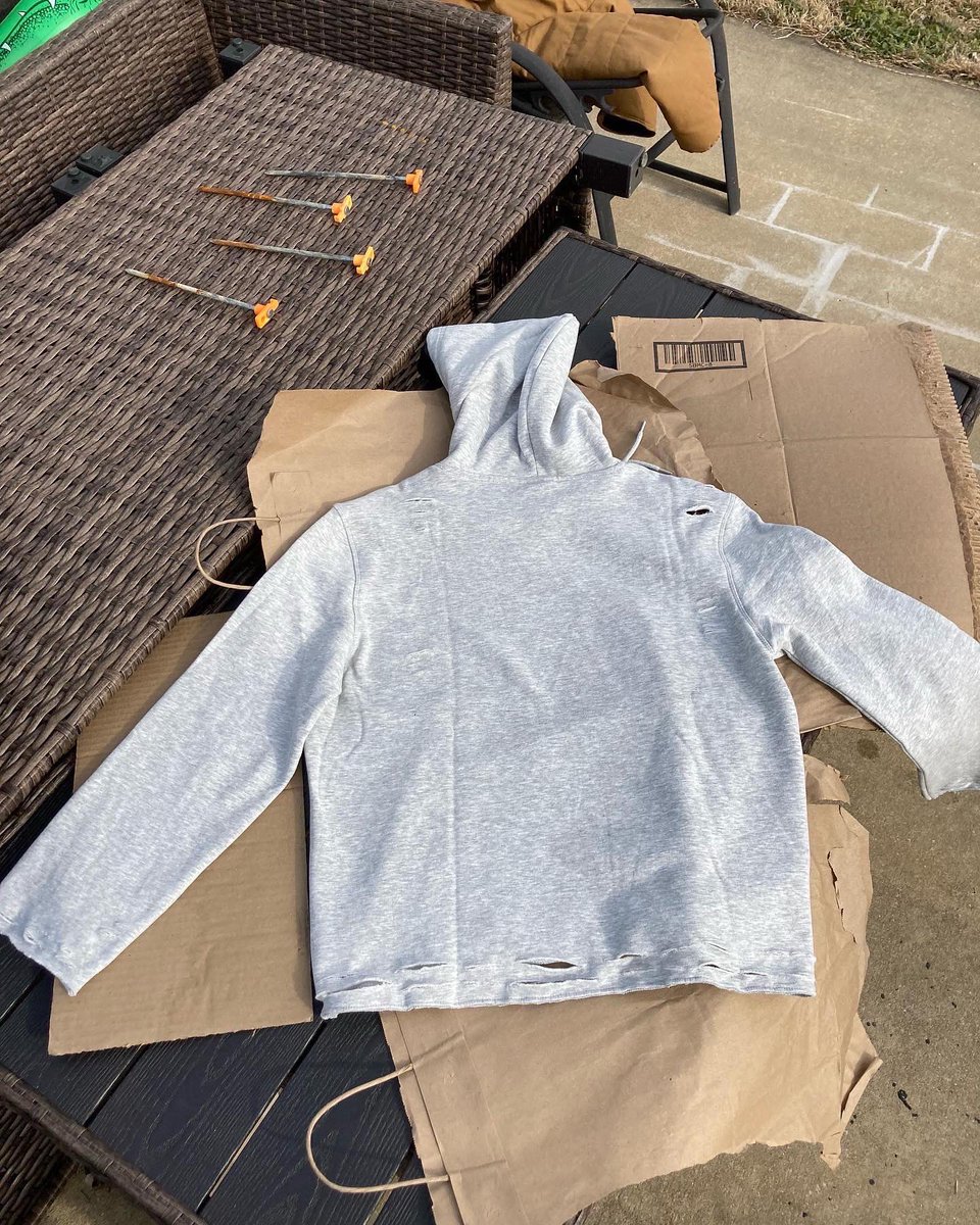 1finesseboy's tweet photo. This Hoodie will gradually rip more each wear giving you that Edge 🔪💎 #DE #NY #Philly #Jersey https://t.co/KHrbwDaOwW
