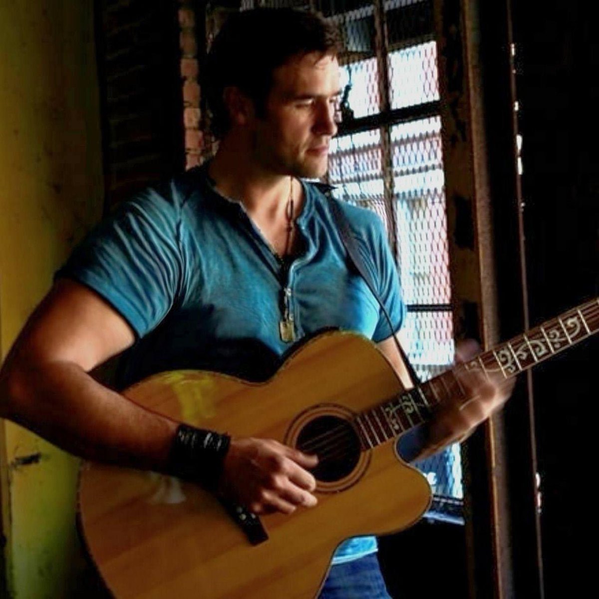 This weekend Join me from noon Saturday &amp; Sunday on UKCountryRadio.com where I’ll be chatting to this weekends Spotlight UK Artiste @realpetekennedy &amp; playing his music along with music from our other UK &amp; Irish talent. Then from 1pm join me for No 1s at 1 🤠❤️🎵🎤