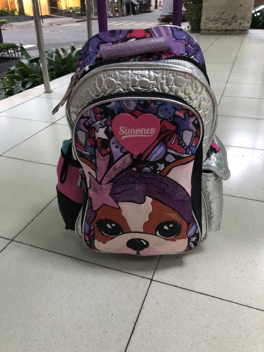 AlejoDuek's tweet photo. A ver la magia de Twitter … ayuda porque tengo 5 seguidores ! Papá que se olvido esta mochila en arribeños y Loreto, está en la portería del edificio frente donde estabas estacionado ! https://t.co/V3zqtamtRM