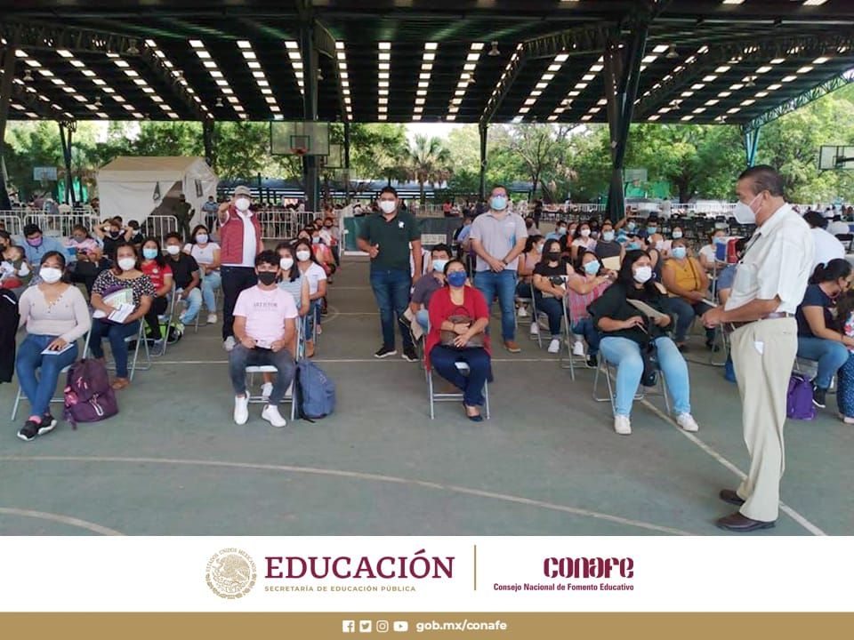CONAFE_mx's tweet photo. ¡El #CONAFE va con todo por la educación de las niñas, niños y adolescentes!
Participamos en la jornada de vacunación💉 contra la COVID-19. Con entusiasmo y responsabilidad, nuestras figuras educativas acudieron al módulo de aplicación. https://t.co/3PyFd6BOzS