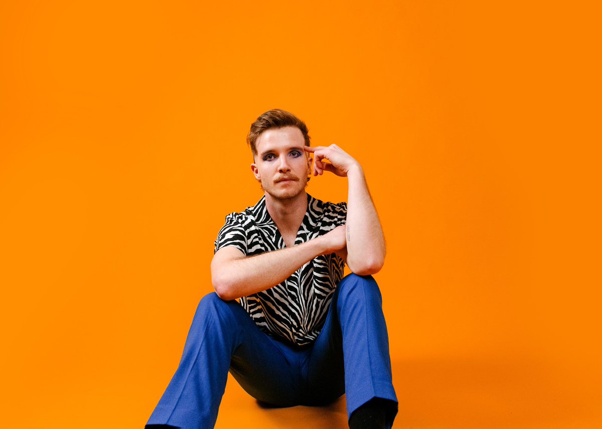 Happy Birthday to the groovy @iamswaremusic 🎉

📸 <a href="/cathlconnell/">cath</a>