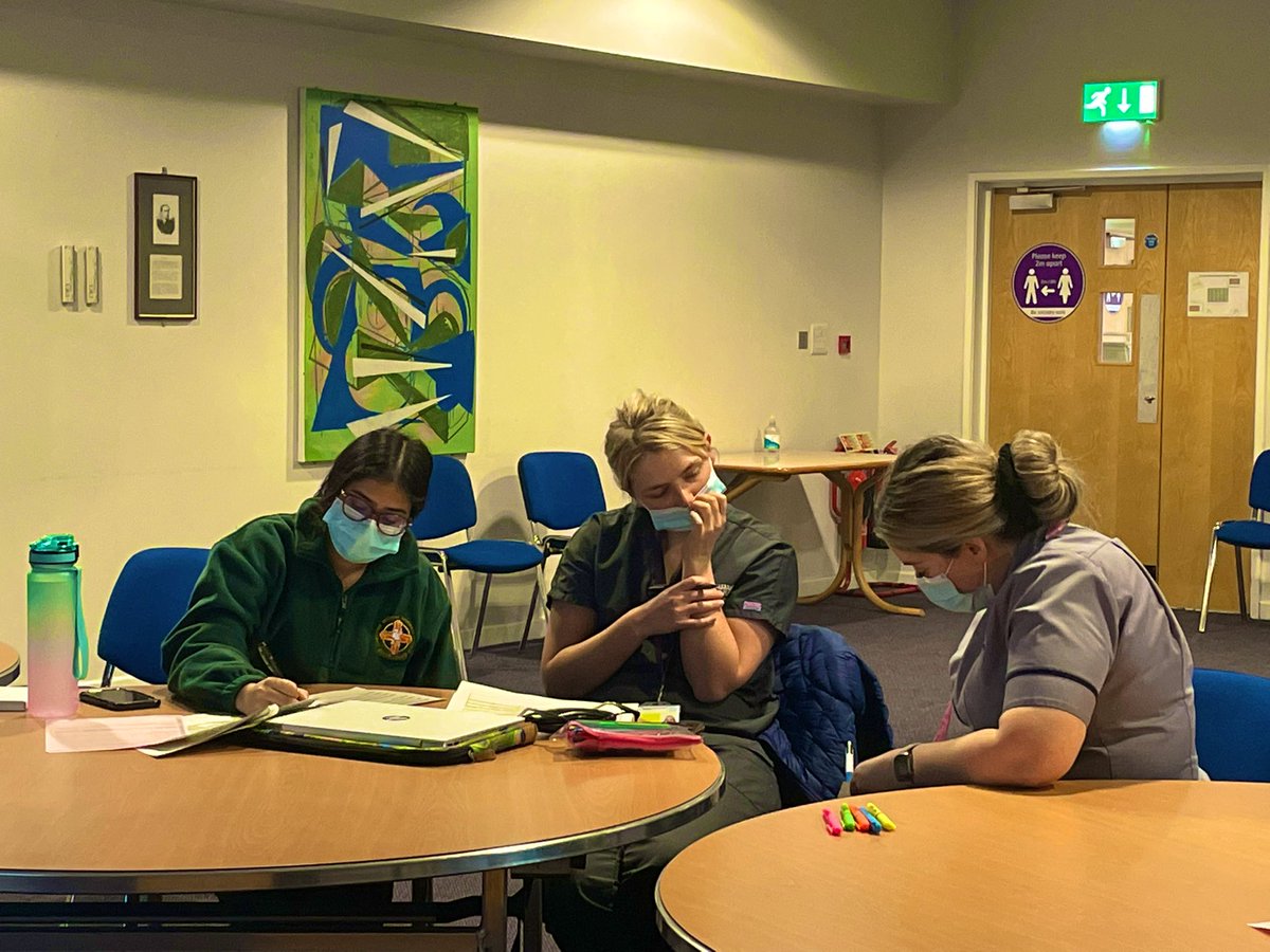 SarahParnell26's tweet photo. Only a small group today as many students in theory or providing care in labour yet still great to have our student MDT sessions back - teaching our students the importance of communication tools #SBARs #humanfactors #situationalawarenss #descisionmaking @LiverpoolWomens @LivUni https://t.co/asei7Exh4l