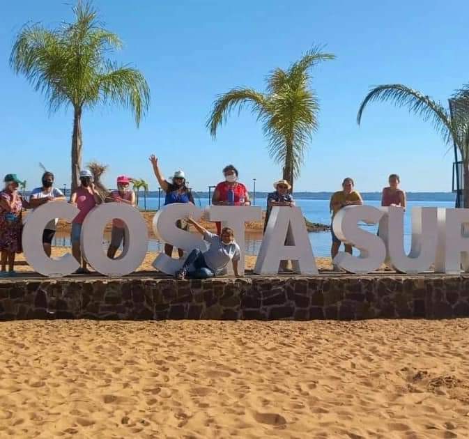 En el Balneario Costa Sur, las abuelas del CAMMP "Adultos Felices" realizaron actividades deportivas y recreativas que consistieron de una caminata, aquagym y tejo, entre otras. 
#PosadasLindaEnVerano 🌸🌱🌺
#PosadasDeportiva 🏃🏻‍♀️🚣🏾‍♂️