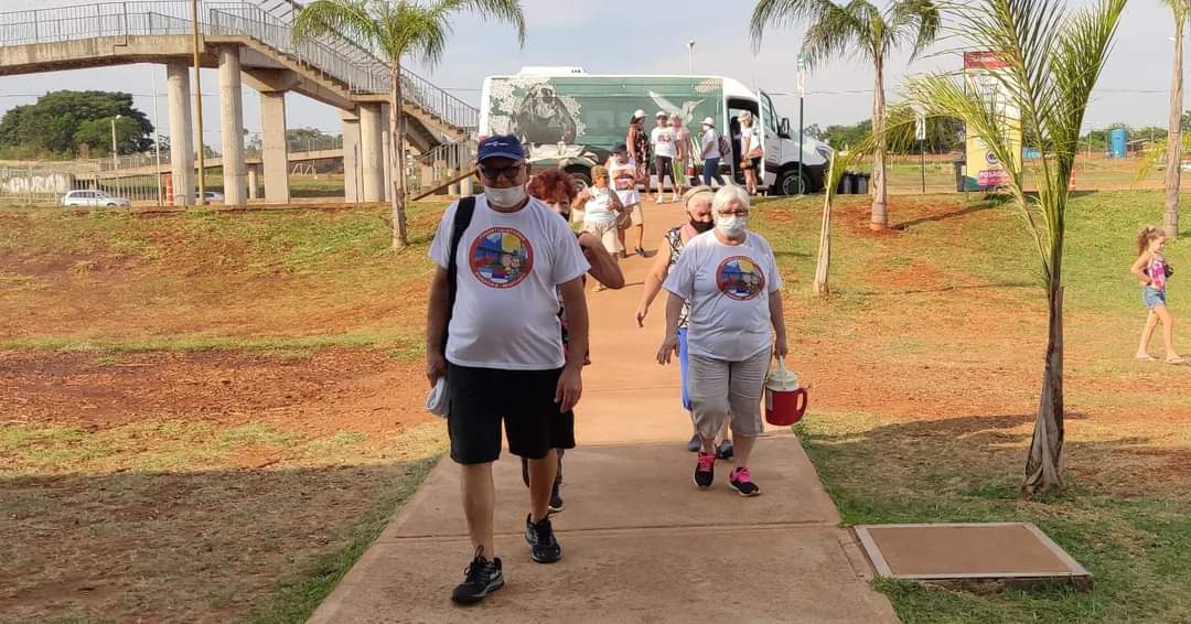 posadasdeportes's tweet photo. En el Balneario Costa Sur, el club de abuelos "Juventud Eterna" de la Delegación Itaembé Miní Oeste realizaron actividades deportivas y recreativas. Las mismas se dan en el marco del programa #PosadasLindaEnVerano ☀️⛱️
#PosadasDeportiva 🏃🏼‍♀️🚴🏼⛹🏻‍♂️
#PosadasLindaDeNuevo 🌺🌱🌸 https://t.co/x0dTUjhxrD