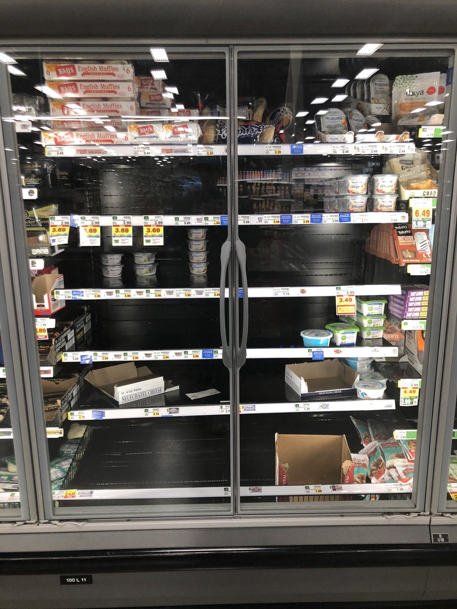 BUnderwood317's tweet photo. Cream cheese cooler is hit! #Socincinnati https://t.co/VQqvdoDewM