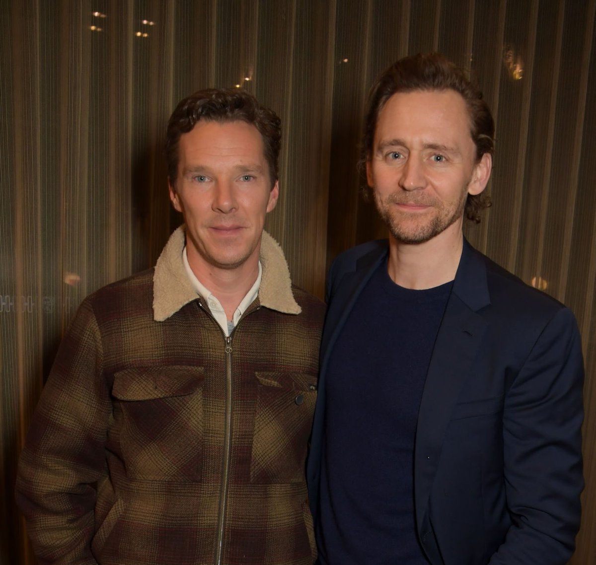laufystark's tweet photo. a roupa IDENTICA a do evento de duna, tom hiddleston gente como a gente q so tem 3 roupas p sair de casa https://t.co/UC4TBEQGxz