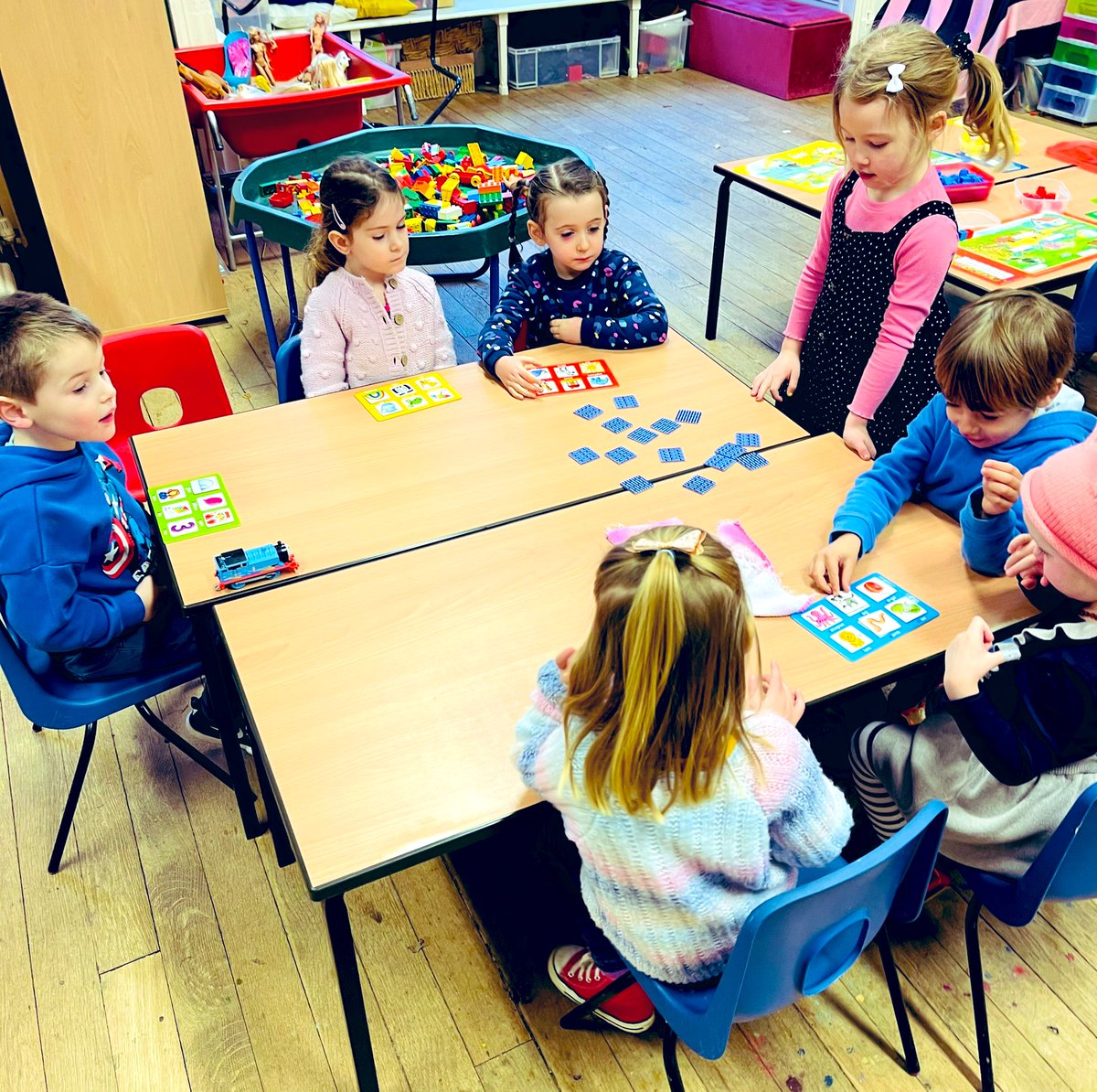 CarrdusRec's tweet photo. Reception had a lot of fun playing bingo this morning! We took turns being the “caller” and used the sounds we have learnt in our phonics lessons to help read out what was on each card. What a fun way to start a Friday! @CarrdusSchool https://t.co/tuB8spcDWT