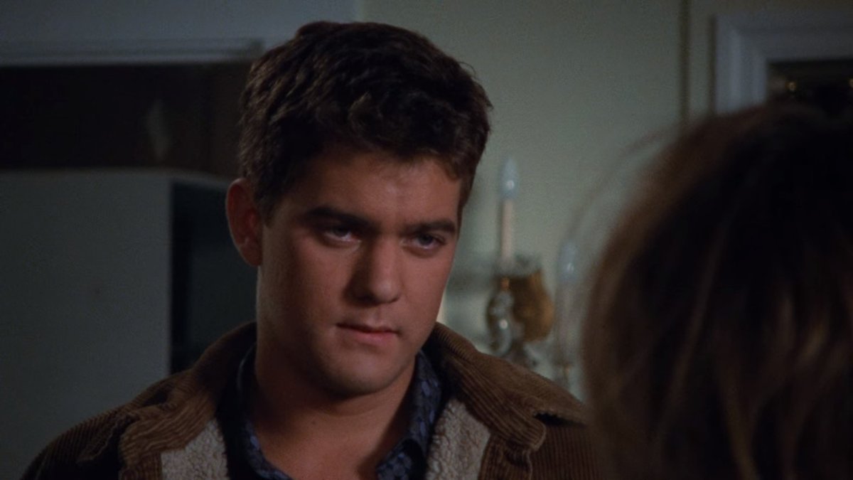 bestofpacey's tweet photo. the i'm in love with joey potter hair of season three https://t.co/QtclIUPiDG