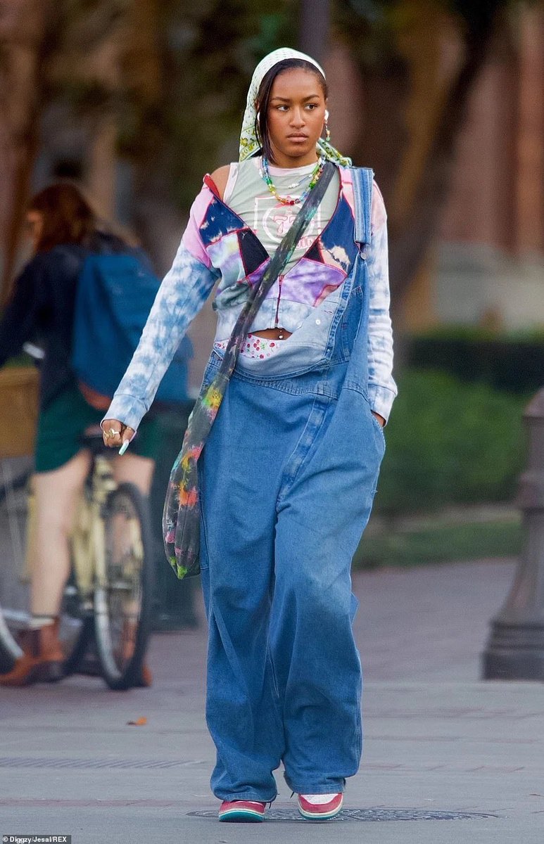 blondboygigi's tweet image. Sacha Obama, Januari 2022.