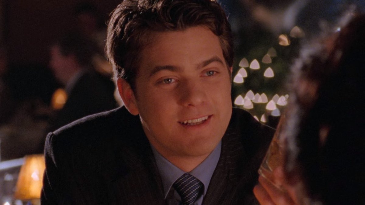 bestofpacey's tweet photo. the hello chin! you're back! look - season six https://t.co/Qk7rjz3DVN