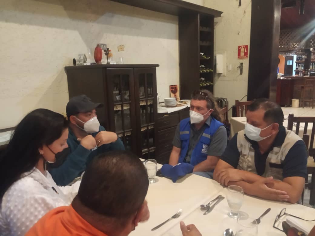 #Ahora Alcalde Julio Rodríguez y la primera combatiente Raquel Candiales de Rodríguez, sostienen reunión con representantes de la OCHA y ACNUR, para coordinar atenciones a la población bermudense.

#21Enero
#YVamosPorMas #GobernadorGilbertoPinto #AlcaldeJulioRodríguez