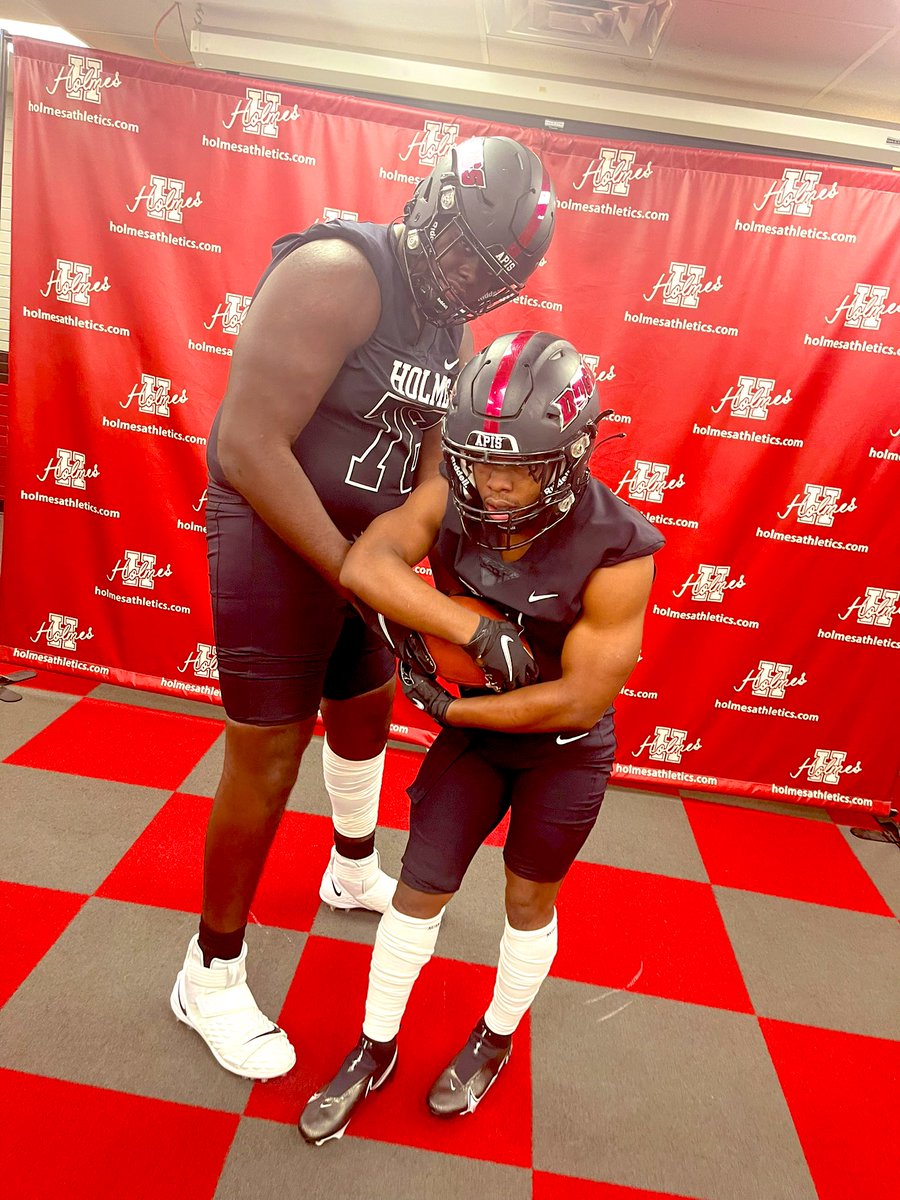 Great visit at Holmes ‼️‼️<a href="/Holmes_Football/">Holmes CC Football</a> <a href="/CoachWood_HCC/">Marcus Wood Sr.</a> @OLCoachGeorge <a href="/ChrisLanney/">BìgChrîś7️⃣7️⃣</a> <a href="/MarkelB_78/">✞ K E L L💔☔️</a> <a href="/DJxFRANKLIN/">D.J FRANKLIN .JR</a>