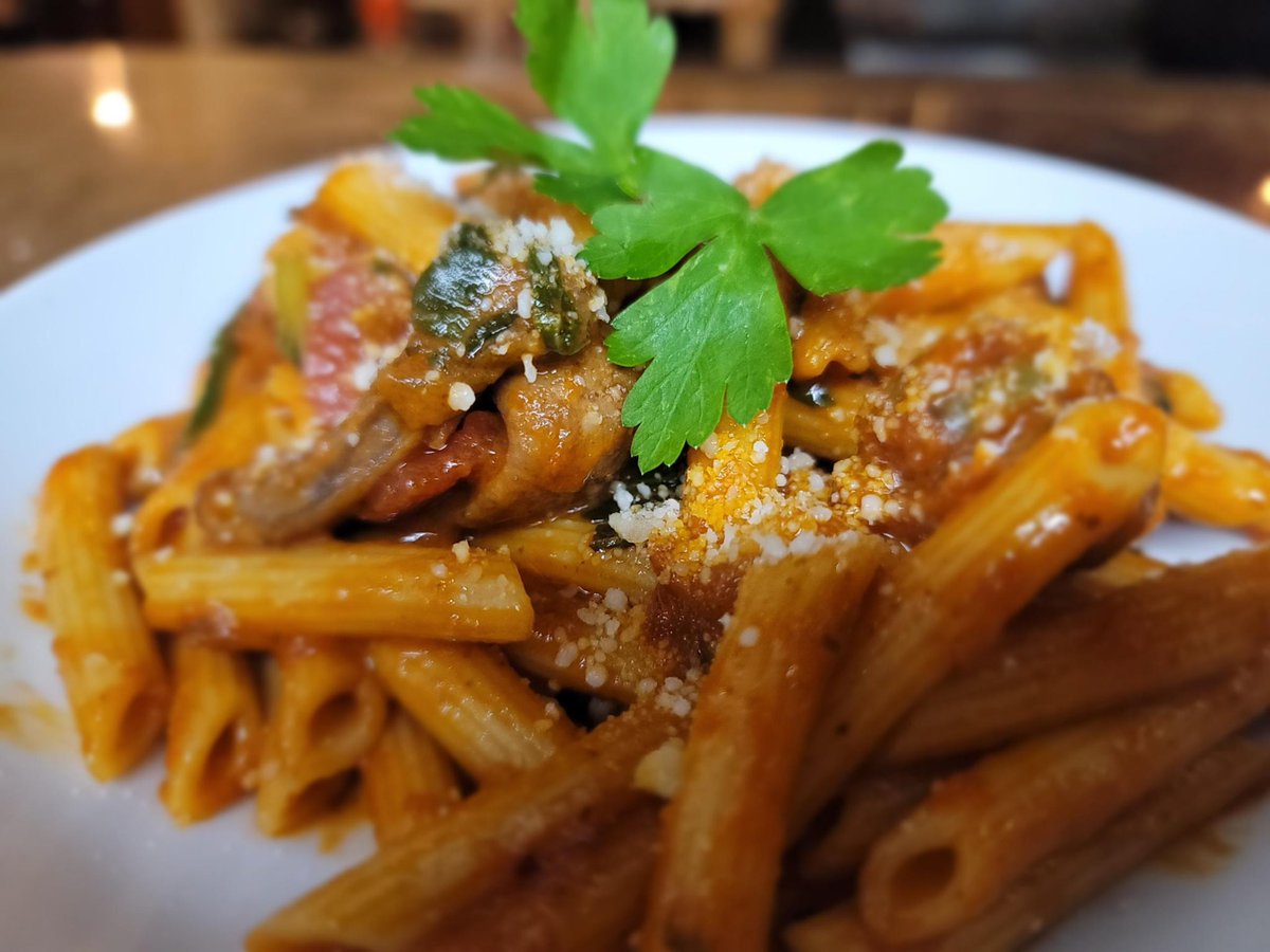GeppettosSalem's tweet photo. #Geppettos #Salem #Oregon our specials this weekend are a gluten free app Smoked Salmon Cake with a Lemon Pesto Hollandaise! 

Our Entree special is an Italian Sausage Ragout! https://t.co/GhGE4pn41e