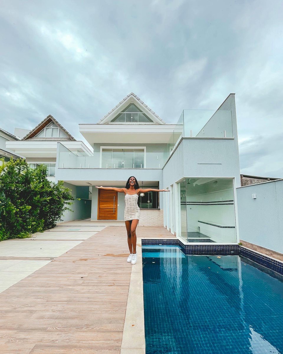 camilladelucas's tweet photo. Enquanto tentavam me derrubar eu estava na minha quietinha construindo meu império. Podem cancelar meu nome mas não meus sonhos! 
A AFRO PATY TÁ DE CASA NOVA!!! 🔑 🏠 https://t.co/uvaYKmGdoE