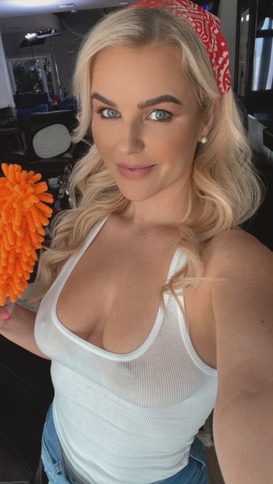 On set for @Brazzers today! Would you let me be your cleaning lady? 🥰 https://t.co/n5l8s7Xm6Y<a class="tags" href="/tag/brazzers">@brazzers</a><a href="/tag/humpday"class="tags"><span>#humpday</span></a>