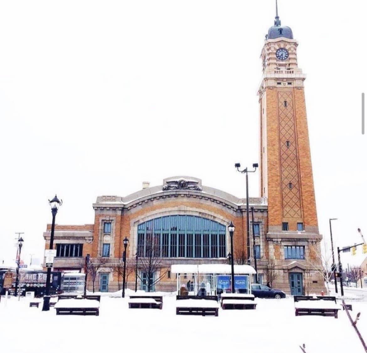 Lintendo_64's tweet photo. The West Side Market has been closed since Sunday for electrical upgrades. Losing 2 days of business can be detrimental to small businesses. If you can drive a few extra minutes this weekend go show the market and the vendors some love. 💕 

#WestSideMarket #ThisIsCLE https://t.co/l0XVtbaTsK