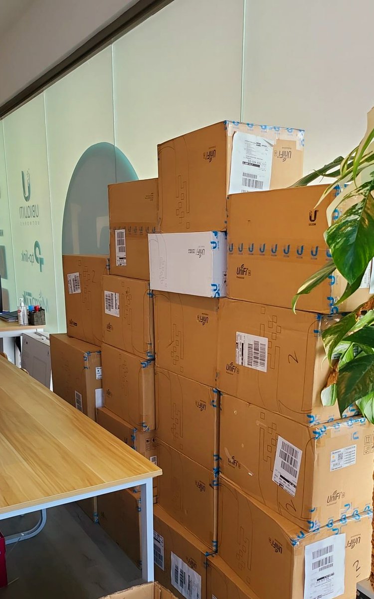 SublimeTelecom's tweet image. Biggest shipment to date!!!!!

Some are new Arrivals!!!!
*U6-PRO 
*UP Floodlight and 
*UNVR-PRO 

shopee.sg/subtel