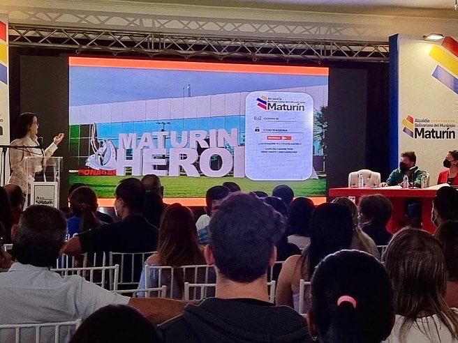 anafuentespsuv's tweet photo. El día de hoy sostuve reunión con el empresariado de nuestro municipio Maturín, acompañada del gobernador @ernestolunapsuv

Junto al gran equipo de Hacienda Municipal, presentamos el nuevo sistema online de pago de impuestos municipales. 

¡El proceso es rápido, fácil y seguro! https://t.co/JXkytALaDx