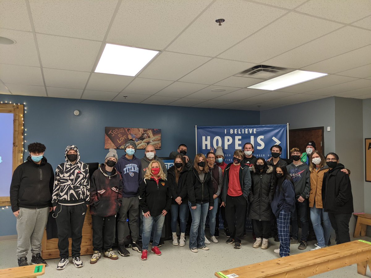 coach_kaz's tweet photo. Great experience for our students to give back today! #teamwork #DOfam https://t.co/UUjn9Iggm6