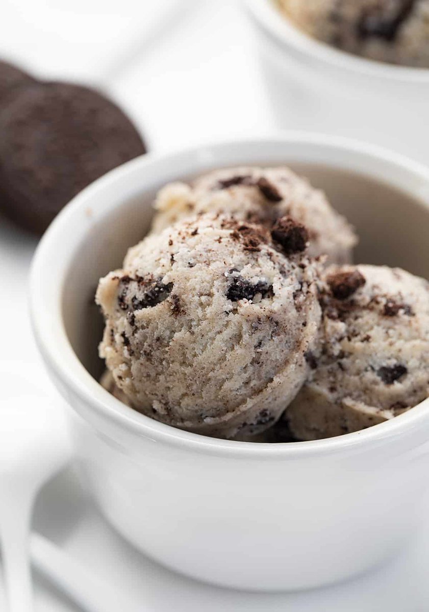 Oreo Cookie Dough dlvr.it/SHZXy6 by <a href="/iambakertweets/">Amanda</a>