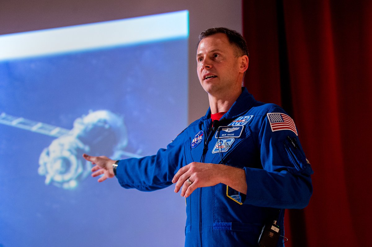 @NASA astronaut & @SpaceForceDoD Col Nick Hague shared his journey from #youracademy ('98) to space ('19) w/ class of '25 cadets. @AstroHague talked about his 203 days in space, how diversity makes strong teams and how teamwork & support are crucial to success. #Longblueline