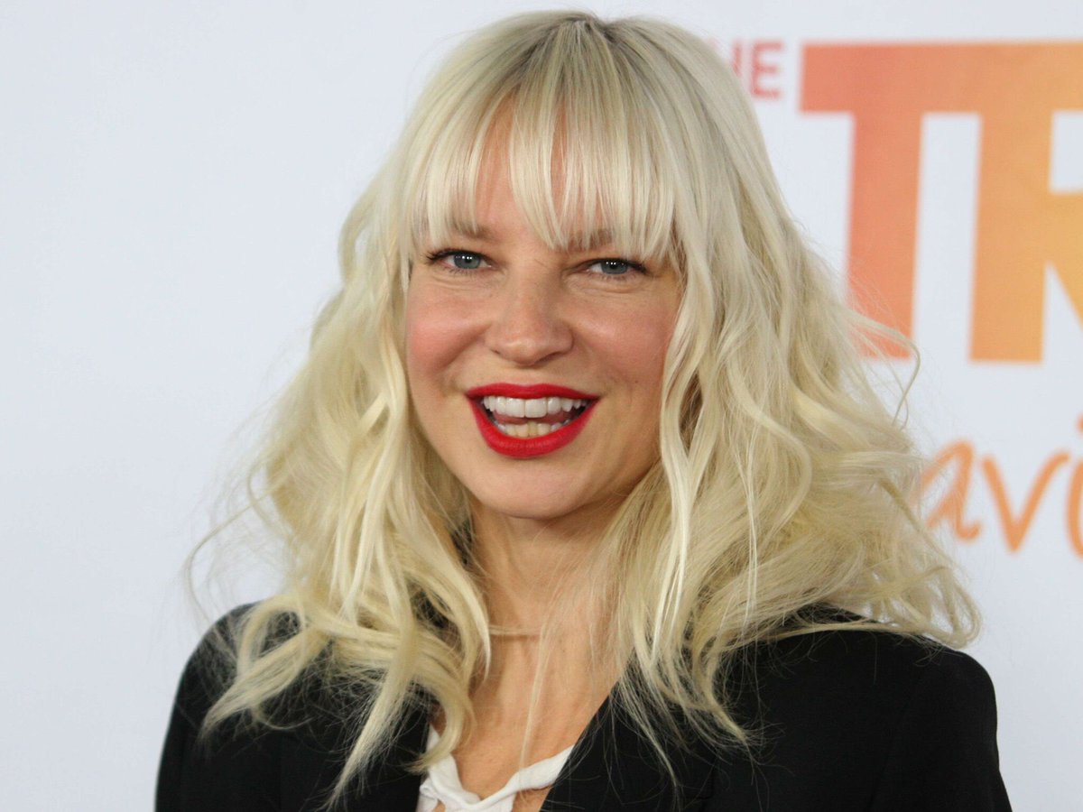 шиа певица.