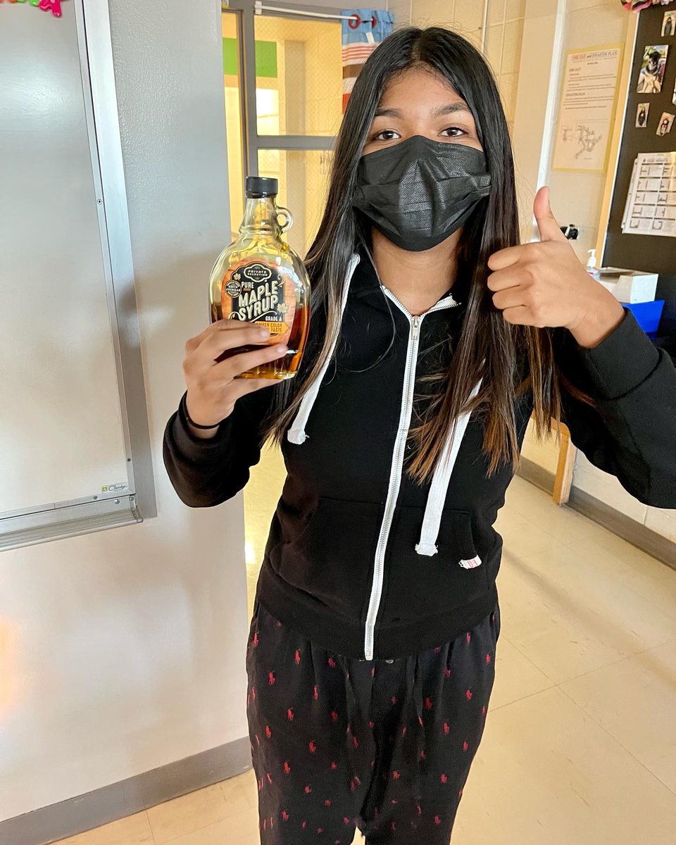 MsWagnerWC's tweet photo. Ever wonder where our food comes from? 7th grade scientists exploring the differences between Maple Syrup and Maple Water 🥞 https://t.co/2hXKxtqpXr