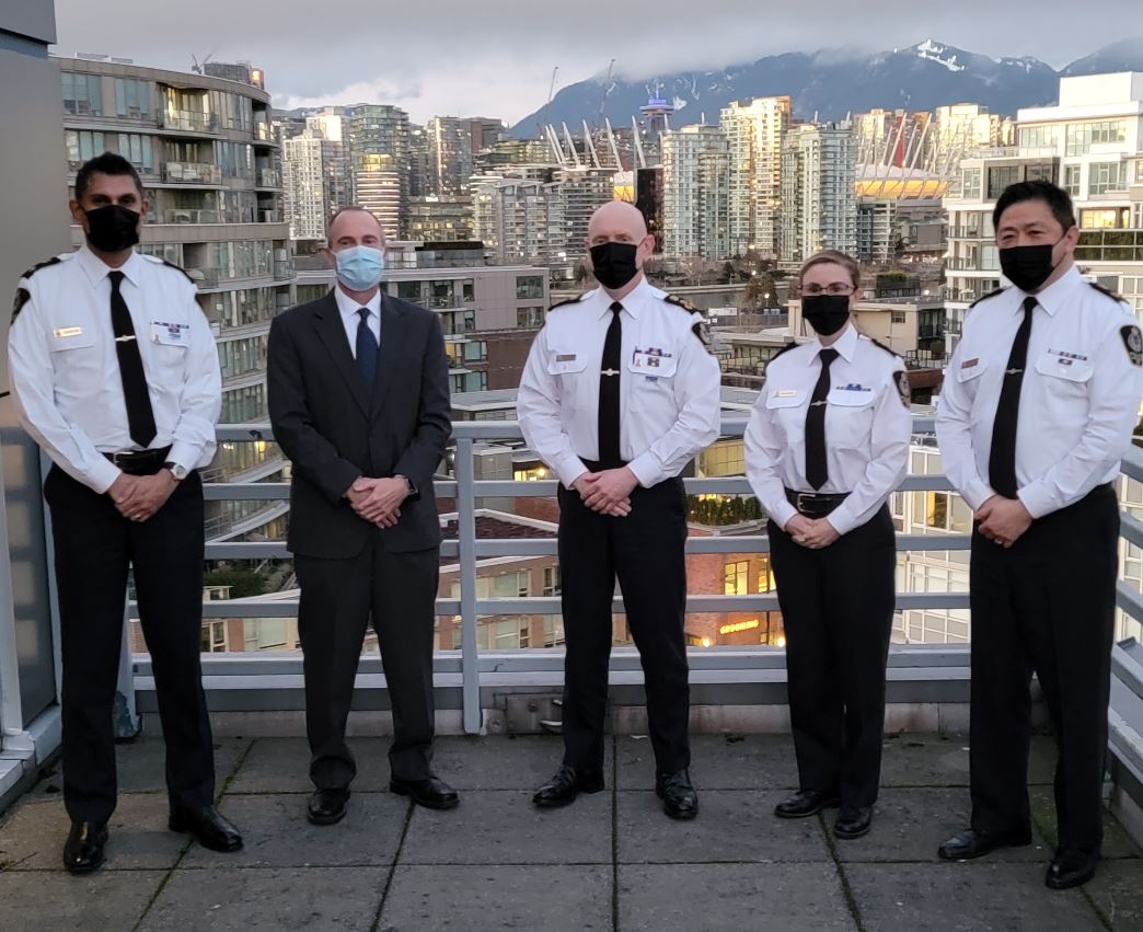 AdamPalmerRCMP's tweet photo. It's been a real pleasure hosting Deputy Chief Brian Jennings from @OKCPD this week @VancouverPD - safe travels home to Oklahoma! #VPD #OKCPD #PolicePartners @ChiefGourley @MjrCitiesChiefs PELI VIII @DeputyChiefRai @FionaWilsonVPD @DeputyChow https://t.co/V1PAnlasUa