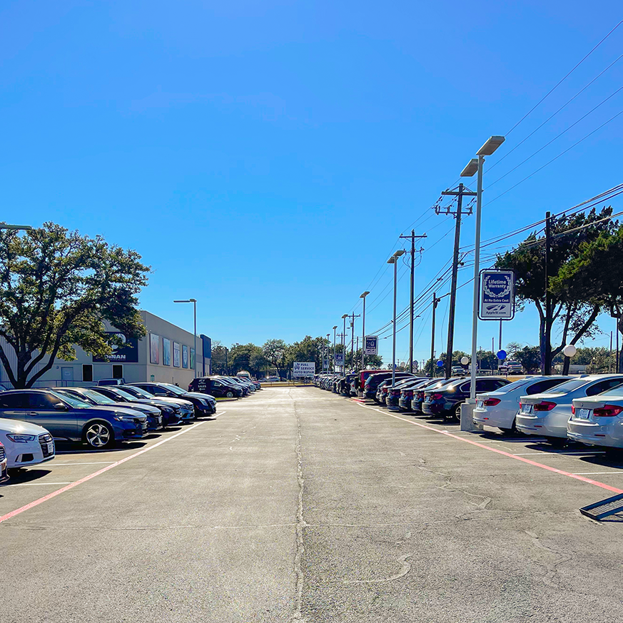 Let our team help you in a new-to-you vehicle today! Shop our wide selection today at applesi.com