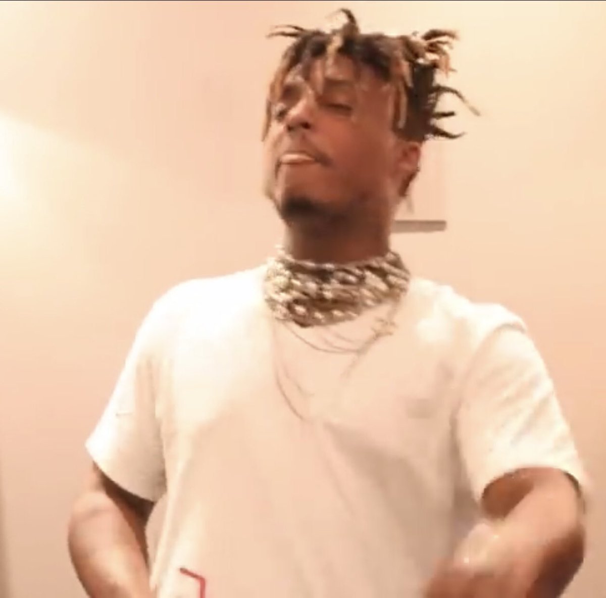 FlogsRapper's tweet image. How do I go live?