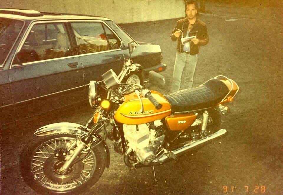 mame_puppy's tweet image. #MACHIV
#750SS
#H2
#Harry
1992.3月ハリーさん譲ってくれた
（1991.7月嫁が思い出のMCだから持っていればと言うからやっぱ売るのやめた。(その8ヶ月後)嫁が旧車のレストア代にしたらと言うから譲るよ😄）