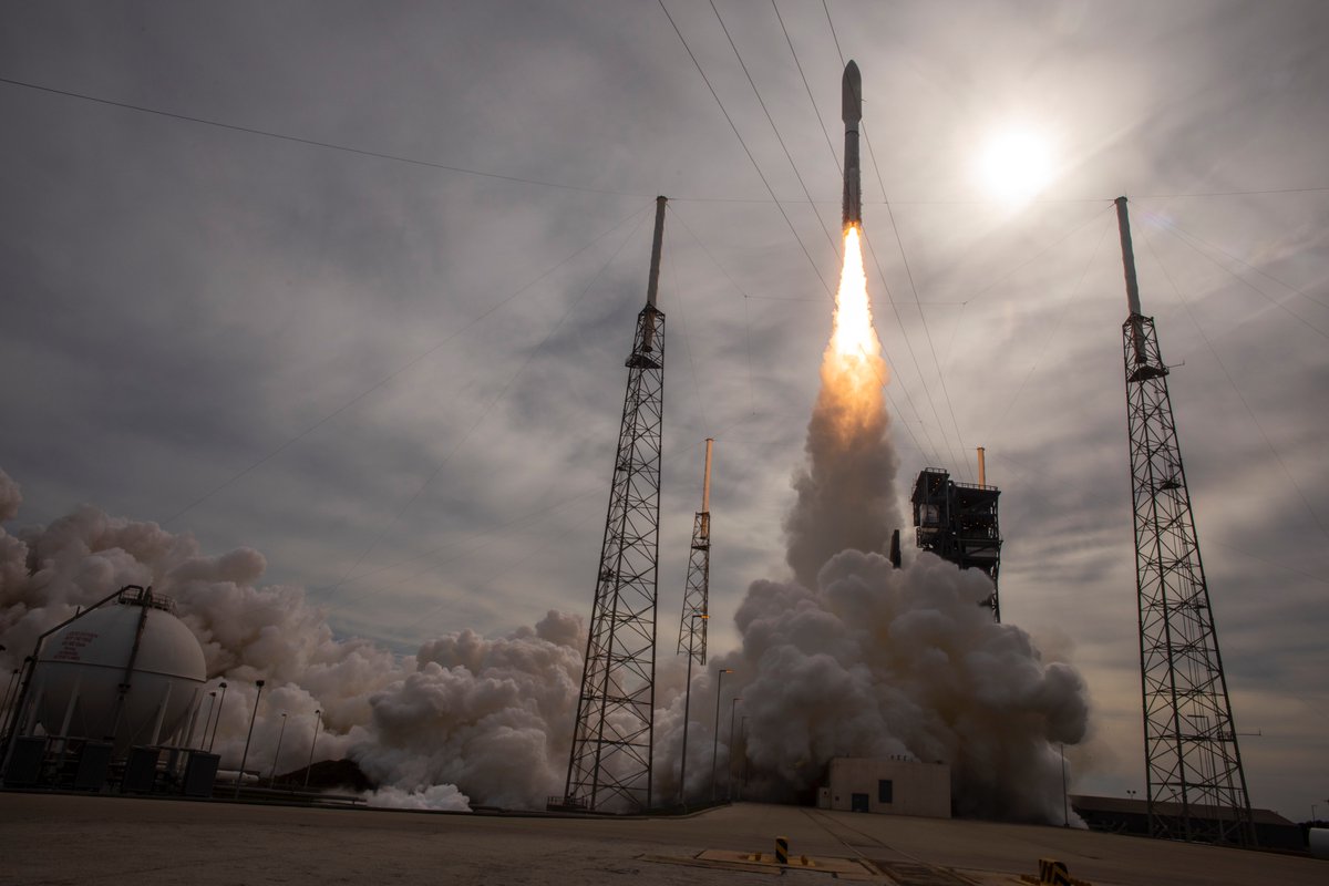 The Centaur rocket is equipped with a special kit for today's long-duration #AtlasV mission that includes extra batteries to keep systems running for eight hours and additional insulation to protect the onboard propellants. bit.ly/av_ussf8

Photo by ULA