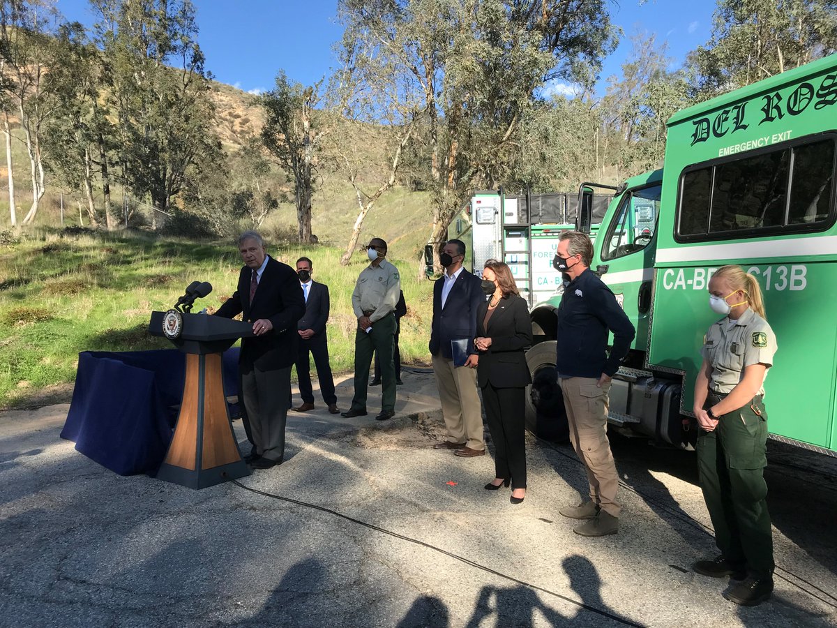 yourpswforests's tweet photo. Today in @SanBernardinoNF, @SecVilsack shared @USDA commitment to invest $48M in projects to protect communities from wildfire, restore forest ecosystems &amp; improve drinking water in addition to $600M funds announced by Biden-Harris Admin. https://t.co/ul9Bxxwyix https://t.co/0cF8aTZeYi