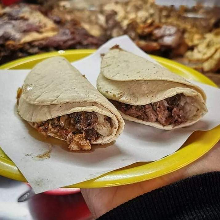 HgoTravel's tweet photo. Venir al municipio de Tula y dejar pasar la oportunidad de saborear los tacos de cabeza "Doña Chona", es imperdonable. #SaboreaHidalgo y visítalos en el mercado municipal "Felipe Carbajal", sin duda disfrutarás de una grata y exquisita experiencia culinaria. #VenAComer https://t.co/WCnBH1E7Xo